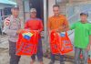 Cuaca Buruk, Bhabinkamtibmas Siantan Tengah Beri Imbauan Keselamatan dan Bantuan Life Jacket Pemberian life jacket untuk nelayah