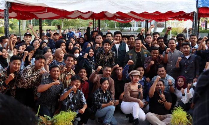 Bupati Roby dan Komika Arif Brata