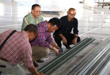 Pastikan Bahan dan Struktur, Kepala BP Batam Tinjau Renovasi Plafon Masjid Tanjak Rudi Pantau Plafon Masjid Tanjak