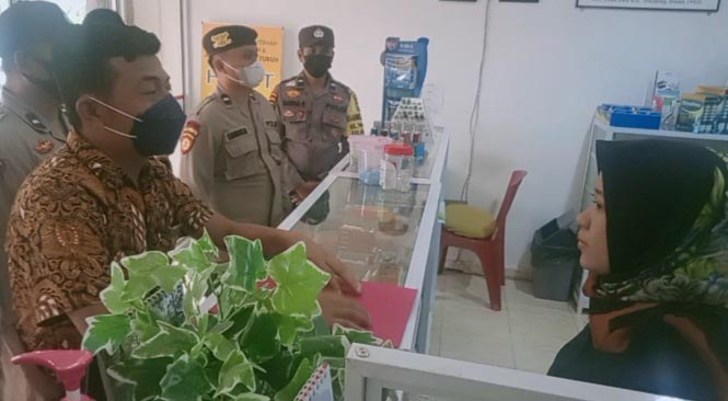 Waspada Gagal Ginjal Pada Anak, Polisi di Sekupang Kunjungi Apotek dan Faskes