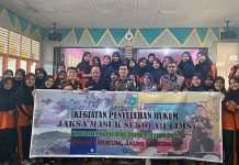 Jaksa di Perbatasan Sosialisasi Hukum Kunjungi SMA 1 Palamatak