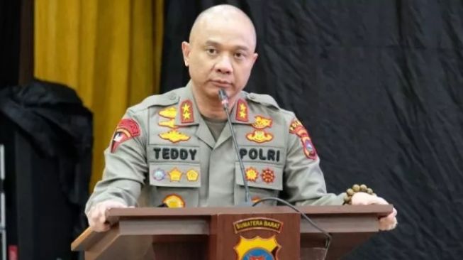 Kapolda Jawa Timur Irjen Teddy Minahasa Belum Terlihat di Istana Negara