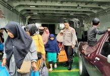 Kapolsek KKP Batam Lakukan Pengamanan Penumpang Kapal Ferry di ASDP Punggur