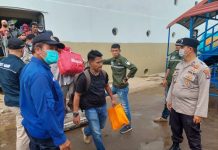 Personel Polsek KKP Lakukan Pengamanan Kedatangan KM Kelud di Pelabuhan Batu Ampar