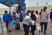 Ribuan Penumpang KM Kelud Turun di Batam, Polisi Pelabuhan Beri Pengamanan