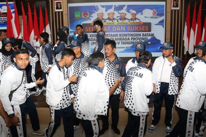 Rudi dan Amsakar Lepas Kontingen Batam Berlaga di Porprov Kepri Rudi dan Amsakar Lepas Kontingen Batam Berlaga di Porprov Kepri