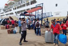 Siaga di Pelabuhan, Personel Polsek KKP Beri Rasa Nyaman Pada Penumpang KM Kelud