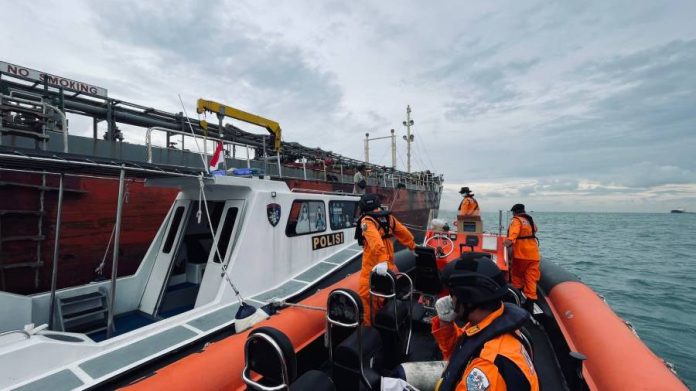 Evakuasi Jenazah Crew ABK Kapal MT Zilvia