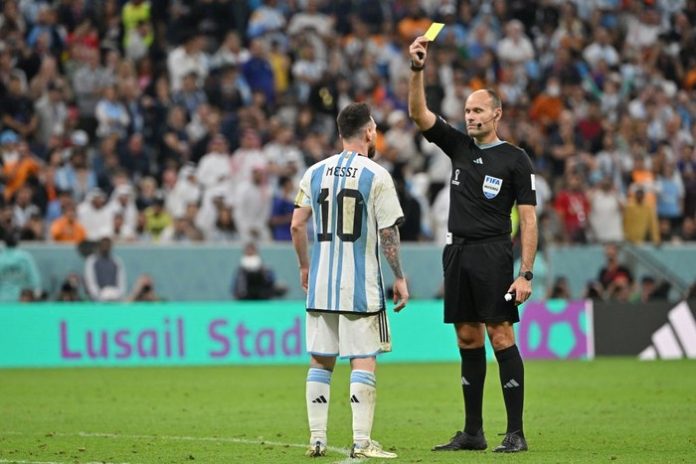 Lionel Messi Kesal ke Wasit Antonio Mateu Lahoz dan minta FIFA Mengusutnya Lionel Messi Kesal ke Wasit Antonio Mateu Lahoz dan minta FIFA Mengusutnya