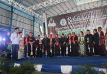 Pelantikan Paguyuban Pawargo Batam, Rudi Disarungkan Baju dan Blangkon Khas Ponorogo Pelantikan Paguyuban Pawargo Batam, Rudi Disarungkan Baju dan Blangkon Khas Ponorogo