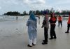 Waspadai Ombak Tinggi, Pengujung Liburan Nataru 2022 di Pantai Trikora Capai Ribuan Orang Pengujung Liburan Nataru 2022 di Pantai Trikora Capai Ribuan Orang