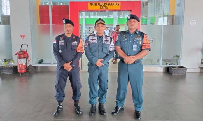 Personil PPLP di Pelabuhan Kepri Personil Pelabuhan