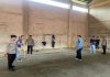 Kapolres Anambas Gotong Royong Siapkan Lapangan Badminton Di Gedung Serbaguna