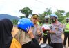 Giat Kapolres Anambas Edukasi Pengendara Bermotor Dengan Berikan Helm Gratis