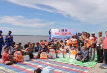 HUT ke-72 Polairud, Kapolres Meranti Salurkan Bansos dan Dengarkan Curhat Nelayan Kecil HUT ke-72 Polairud, Kapolres Meranti Salurkan Bansos dan Dengarkan Curhat Nelayan Kecil