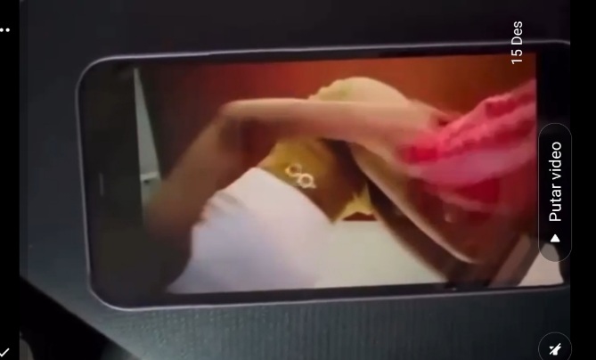 Wanita seksi bunuh diri