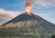 Gunung Semeru Kembali Mengeluarkan Hujan Abu