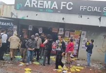 Didemo Aremania dan Ditolak Klub Lain, Arema FC Menuju Bubar Didemo Aremania dan Ditolak Klub Lain, Arema FC Menuju Bubar