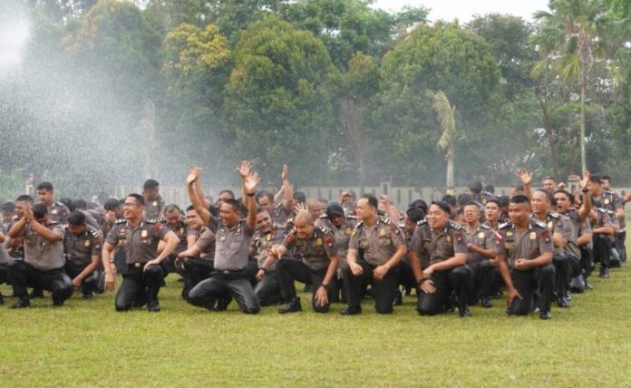 Kapolda Pimpin Upacara Kenaikan Pangkat 419 Personil Polda Kepri dan Polres
