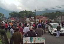 Laka Beruntun Truk Hino di Jalan Raya Padang Panjang ke Bukittinggi, Sudah 3 Tewas Laka Beruntun Truk Hino di Jalan Raya Padang Panjang ke Bukitinggi, Sudah 3 Tewas