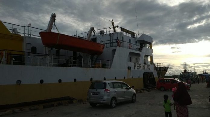 Suasana Pelabuhan Tanjung Payung Penagi Natuna saat bersandar kapal Sabuk Nusantara 36