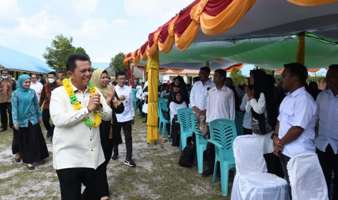 Kreasi Seni Pelajar SMAN 2 Bunguran Timur Menyambut Kunjungan Gubernur