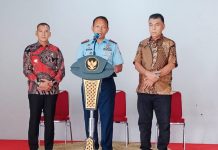 Pemda Natuna Sambut Baik Lanud RSA Perdana Gelar Penerimaan Taruna dan Taruni TNI AU Danlanud dalam konferensi Pers bersama Bupati dan Wabup Natuna, Kamis (2/3) di lobi Kantor Bupati Natuna.