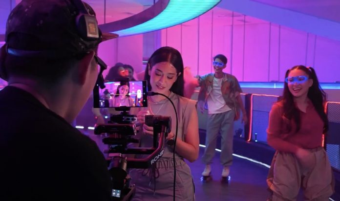 Dian Sastro dan Galaxy S23 Ultra 5G