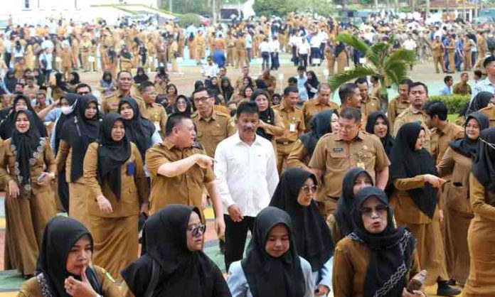 Rudi Bersama Pegawai Pemko Batam