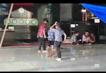 Bentuk Kebersamaan di Bulan Ramadhan, Guru dan Murid SD O3 Kinali Bersihkan Masjid Raya Kapundung