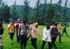 Mensos Tri Rismaharini Gerak Cepat Penanganan Kemensos untuk Korban Longsor Serasan Tri Rismaharini Menteri Sosial (Mensos) RI mendarat mengunakan helikopter untuk penyaluran bantuan longsor ke Pulau Serasan Kabupaten Natuna Provinsi Kepulauan Riau, Jum'at, (10/3/2023) pagi.