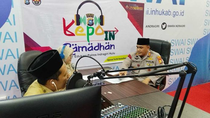 Kapolres Inhu Sosialisasi Harkamtibmas Lewat Siaran Radio Swai di Acara KEPO IN Kapolres Inhu Sosialisasi Harkamtibmas Lewat Siaran Radio Swai di Acara KEPO IN