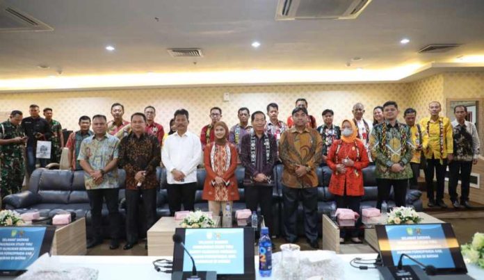 Kepala Badan Pengusahaan (BP) Batam Muhammad Rudi menjamu Bupati Nunukan Asmin Laura Hafid di Kantor Pemko Batam, Selasa (7/3/2023).