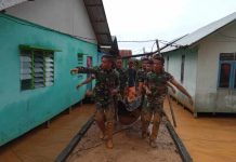 Personel Batalyon Komposit Evakuasi Korban ke-12 Tanah Longsor Serasan Natuna Personel Batalyon Komposit Evakuasi Korban ke-12 Tanah Longsor Serasan Natuna