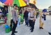 Personel Polsek Sekupang Beri Pengamanan Pasar Tumpah Ramadan
