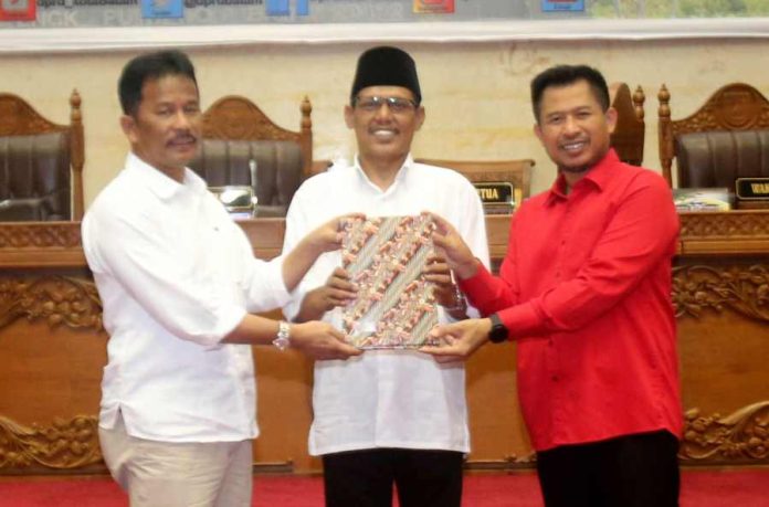 Rapat Paripurna di DPRD Kota Batam Penyampaian LPJ Tahun 2022 Walikota Batam