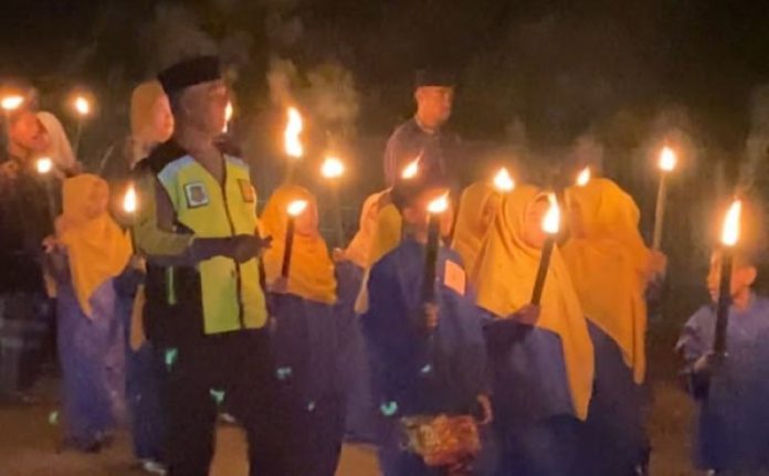 Sambut Ramadhan 1444 H, Warga Teluk Bakau Bintan Gelar Pawai Obor