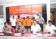 Satreskrim Polresta Barelang Bekuk 4 Pelaku dengan Kekerasan Modus Kencan LGBT Satreskrim Polresta Barelang Bekuk 4 Pelaku dengan Kekerasan Modus Kencan LGBT