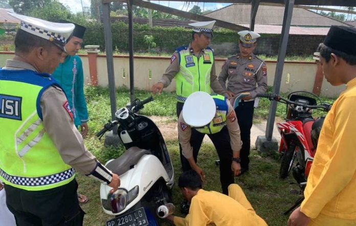 Sosialisasi Larangan Knalpot Brong Satlantas Lingga di SMPN 2 Dabo Singkep