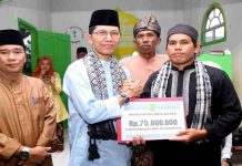 Amsakar Serahkan Batuan Masjid Ar Rahman Kampung Baru dan Mendengarkan Keluh Kesah Warga Galang