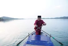 Sekda Jefridin Silahturahmi dan Sholat Tarawih Bersama Warga Air Lingka