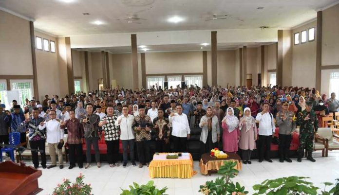 Gubernur Ansar bagi THR di Lingga