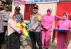 Kapolres Pasaman Barat Serahkan Kunci Rumah Nenek Masdina Setelah Dibedah, Hingga Layak Huni