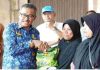 Sekda Jefridin Serahkan Bantuan 3500 Paket Beras ke Masyarakat Kecamatan Bulang