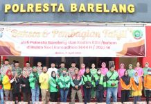 TNI-Polri di Batam Bagikan Ratusan Paket Sembako kepada Petugas Kebersihan dan Ojol TNI-Polri di Batam Bagikan Ratusan Paket Sembako kepada Petugas Kebersihan dan Ojol