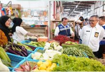 Masuki H-3 Idul Fitri, Sekda Jefridin Monitoring Harga kebutuhan Pokok di Pasar Tradisional