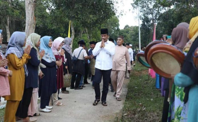 Muhammad Rudi Serahkan Bantuan Dana Pembangunan 2 Masjid di Kecamatan Bulang