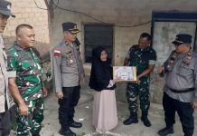 Jelang Idul Fitri 2023, Kapolsek Sekupang Bersama Koramil Batam Barat 02 Serahkan Sembako