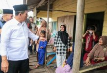 Gubernur Ansar Hadiri Doa Selamat atas Renovasi Rumah Masyarakat Suku Laut Lingga Gubernur Ansar Hadiri Doa Selamat atas Renovasi Rumah Masyarakat Suku Laut Lingga