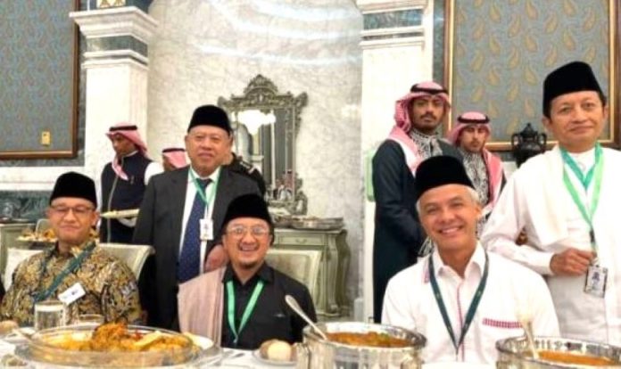 Dijamu Raja Salman, Anies Baswedan dan Ganjar Pranowo Kembali Bertemu di Makkah Dijamu Raja Salman, Anies Baswedan dan Ganjar Pranowo Kembali Bertemu di Makkah